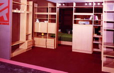 Tóth Tibor Pál - "VIKTÓRIA" svédfalrendszerű elemes korpusz bútorcsalád - 1979